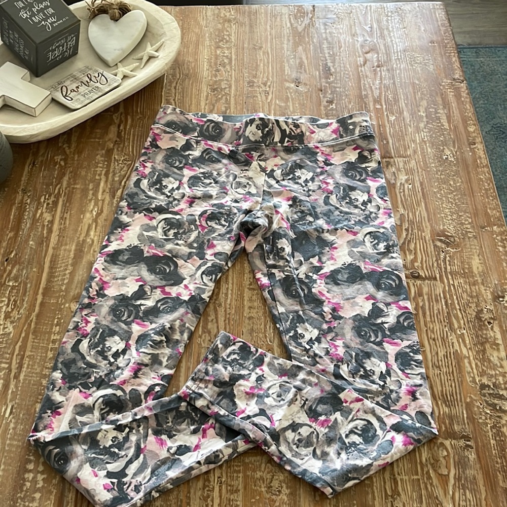 American Eagle high-rise legging pink and gray with rose print